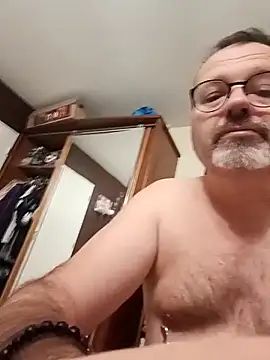 Snapshot of mike9473 chatting on November 19, 6:13 am mike9473 online show from November 19, 6:13 am