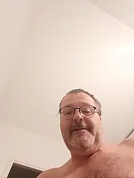 Snapshot of mike9473 chatting on November 24, 6:57 am mike9473 online show from November 24, 6:57 am