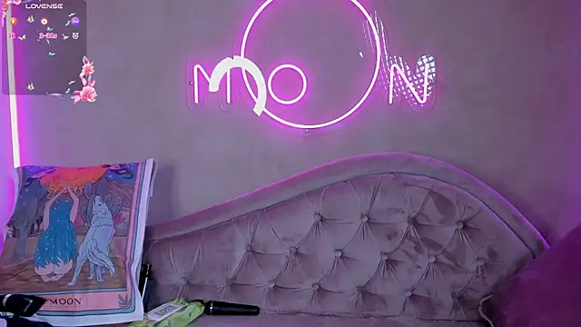 Snapshot of lika_lil chatting on December 16, 12:26 am lika lil online show from December 16, 12:26 am