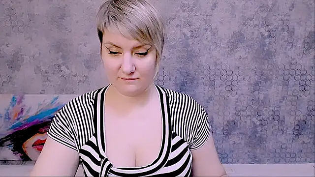 Djullia online show from February 17, 9:13 am