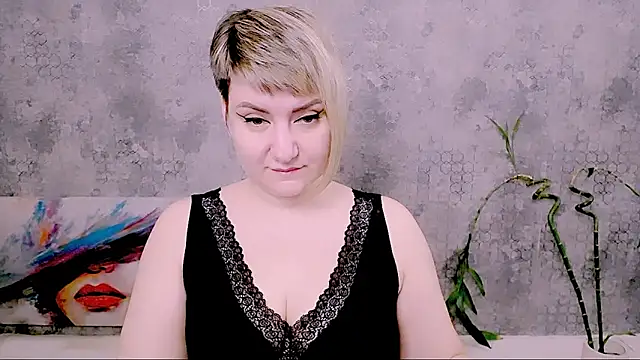 Djullia online show from April 18, 5:11 am