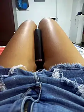 annie-19 online show from January 30, 6:43 pm