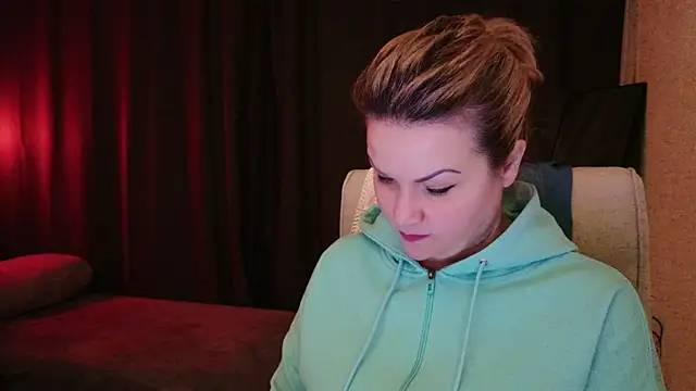 MishaMILF online show from March 13, 7:39 pm