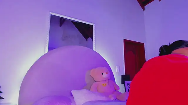 elsalondon online show from December 23, 2:13 am