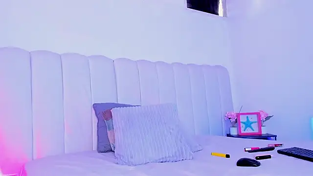 Snapshot of elsalondon chatting on December 21, 9:55 pm elsalondon online show from December 21, 9:55 pm