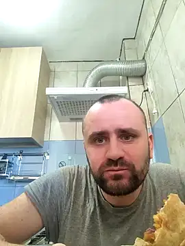 Snapshot of Govora chatting on January 18, 11:21 am Govora online show from January 18, 11:21 am