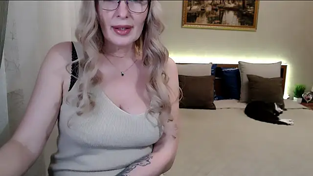 sensualEmilia online show from March 9, 2:32 pm