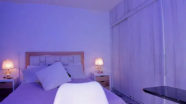 mia hank online show from February 7, 11:45 am