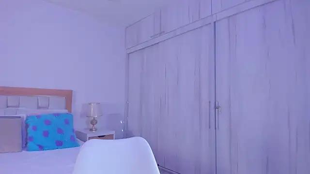 mia hank online show from November 22, 11:42 am