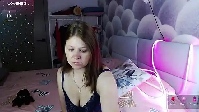 alekasamui online show from September 12, 8:42 pm