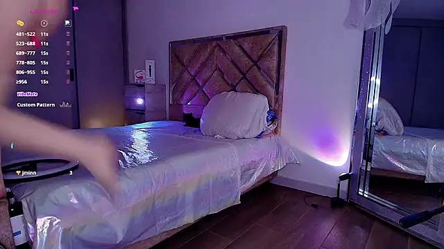 Snapshot of GoddessLinda04 chatting on September 27, 10:04 pm GoddessLinda04 online show from September 27, 10:04 pm