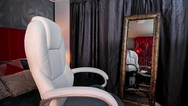 Snapshot of _Nicoletteshea_ chatting on February 10, 10:09 pm Nicoletteshea online show from February 10, 10:09 pm