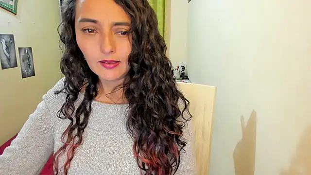 emma luxy online show from January 3, 6:01 am