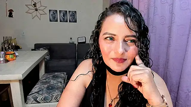 emma luxy online show from May 1, 1:43 am