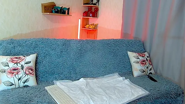 KimPolloc online show from April 20, 7:15 pm