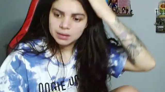 Snapshot of Nikkykora15 chatting on December 6, 5:09 am Nikkykora15 online show from December 6, 5:09 am