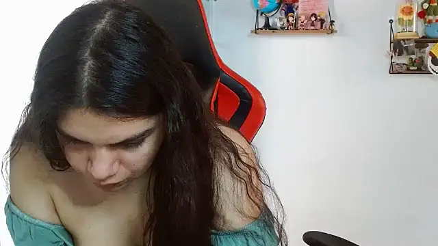 Snapshot of Nikkykora15 chatting on December 6, 6:28 pm Nikkykora15 online show from December 6, 6:28 pm