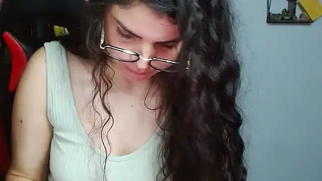 Snapshot of Nikkykora15 chatting on January 10, 3:39 am Nikkykora15 online show from January 10, 3:39 am