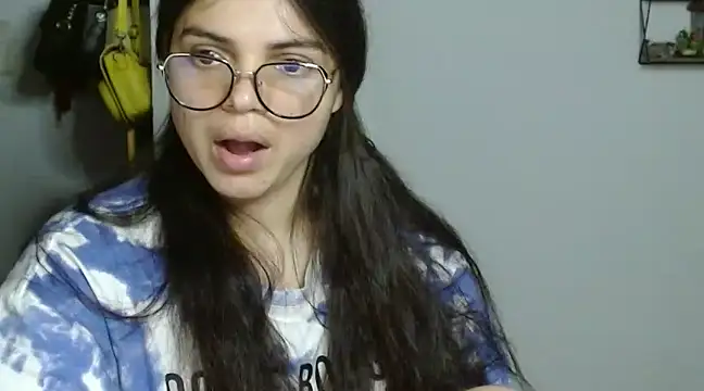 Snapshot of Nikkykora15 chatting on January 12, 1:21 am Nikkykora15 online show from January 12, 1:21 am