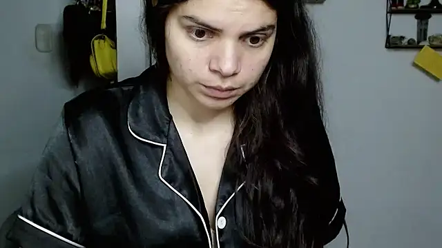Snapshot of Nikkykora15 chatting on February 6, 3:27 am Nikkykora15 online show from February 6, 3:27 am