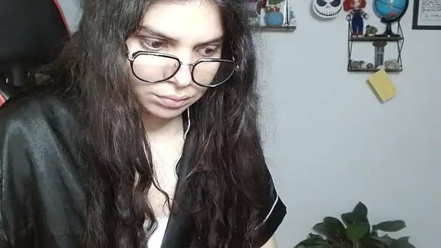 Snapshot of Nikkykora15 chatting on February 18, 3:21 am Nikkykora15 online show from February 18, 3:21 am