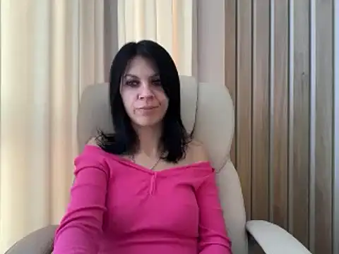 Snapshot of InjaAtHome chatting on November 19, 8:14 am InjaAtHome online show from November 19, 8:14 am