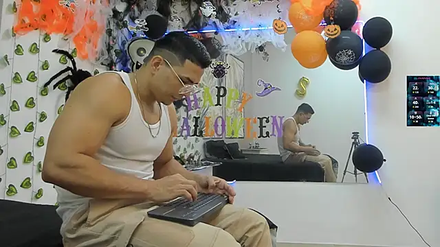 Snapshot of ChoreyTaiylor chatting on October 16, 2:29 pm ChoreyTaiylor online show from October 16, 2:29 pm