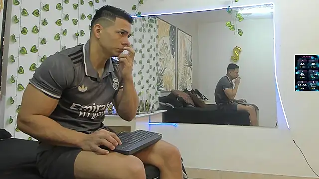 Snapshot of ChoreyTaiylor chatting on November 15, 2:46 pm ChoreyTaiylor online show from November 15, 2:46 pm