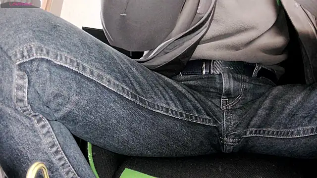 Snapshot of GuidedShipyard chatting on December 16, 2:16 pm GuidedShipyard online show from December 16, 2:16 pm