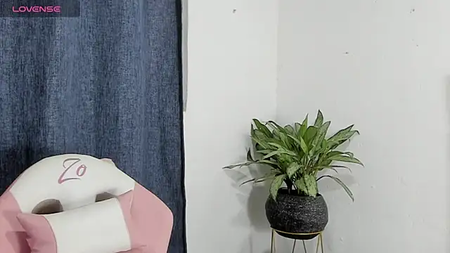 zoe69x online show from March 6, 5:35 am