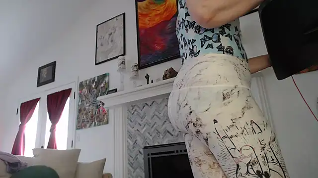 Snapshot of AuroraWillows chatting on February 19, 8:20 pm AuroraWillows online show from February 19, 8:20 pm