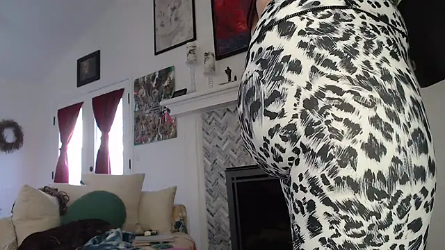 Snapshot of AuroraWillows chatting on March 5, 9:48 pm AuroraWillows online show from March 5, 9:48 pm