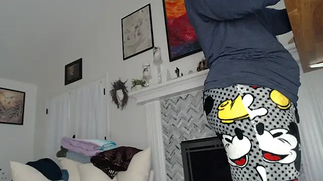 Snapshot of AuroraWillows chatting on November 11, 12:32 am AuroraWillows online show from November 11, 12:32 am