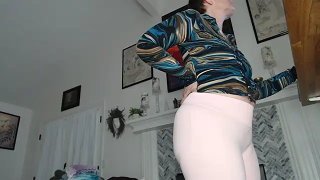 Snapshot of AuroraWillows chatting on November 30, 11:14 am AuroraWillows online show from November 30, 11:14 am