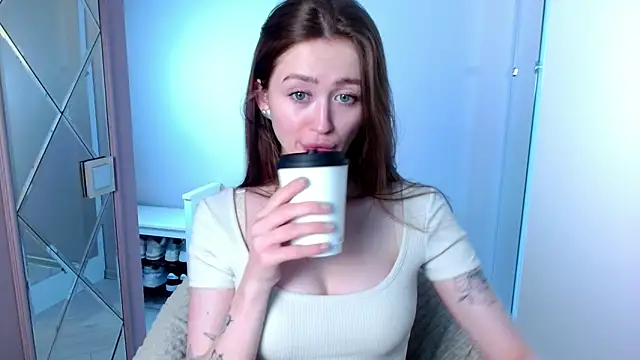 Snapshot of millllina chatting on January 20, 2:03 pm millllina online show from January 20, 2:03 pm