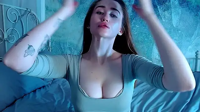 Snapshot of millllina chatting on October 19, 12:44 am millllina online show from October 19, 12:44 am