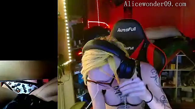 alicewonder09 online show from December 13, 4:54 am