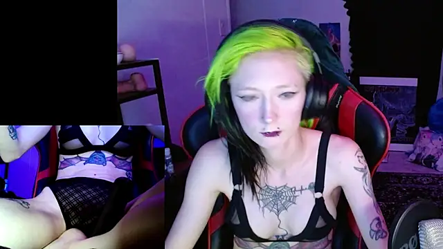 Snapshot of alicewonder09 chatting on November 5, 5:18 am alicewonder09 online show from November 5, 5:18 am