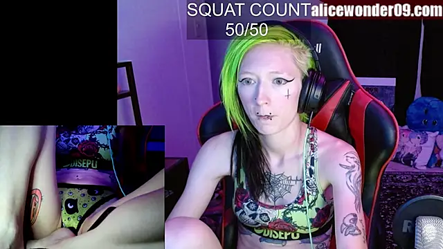 Snapshot of alicewonder09 chatting on November 9, 5:06 am alicewonder09 online show from November 9, 5:06 am