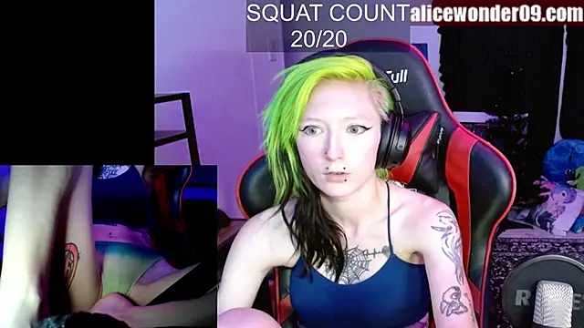 Snapshot of alicewonder09 chatting on November 14, 5:28 am alicewonder09 online show from November 14, 5:28 am