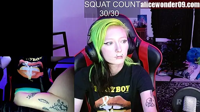 Snapshot of alicewonder09 chatting on November 16, 5:02 am alicewonder09 online show from November 16, 5:02 am