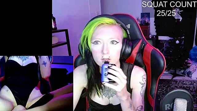 Snapshot of alicewonder09 chatting on November 23, 5:18 am alicewonder09 online show from November 23, 5:18 am