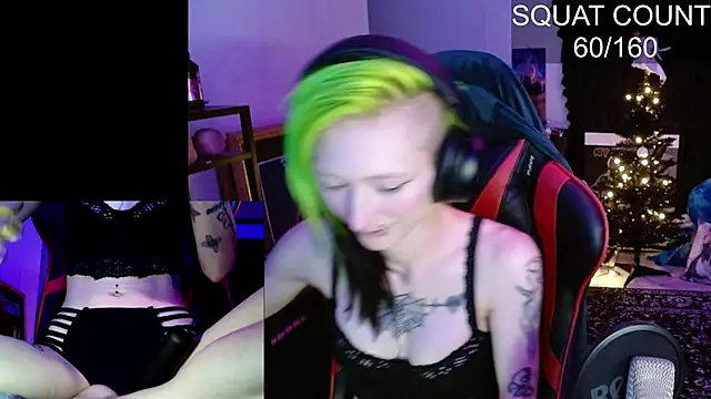 Snapshot of alicewonder09 chatting on December 2, 3:01 am alicewonder09 online show from December 2, 3:01 am