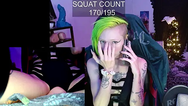 Snapshot of alicewonder09 chatting on December 4, 5:06 am alicewonder09 online show from December 4, 5:06 am