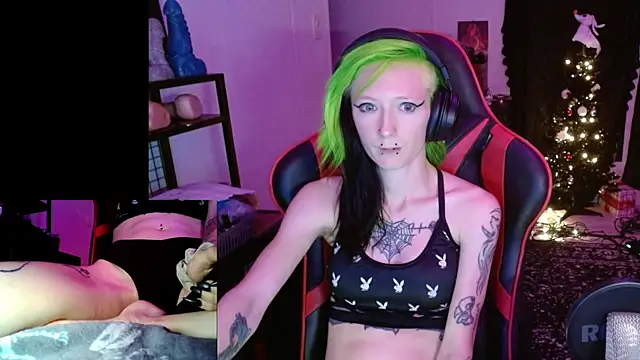 Snapshot of alicewonder09 chatting on December 14, 7:58 am alicewonder09 online show from December 14, 7:58 am