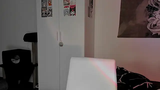 Snapshot of t0riayun0 chatting on December 5, 2:20 am t0riayun0 online show from December 5, 2:20 am