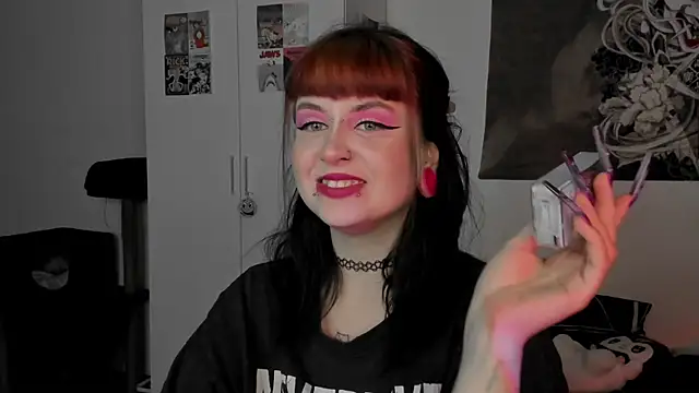 Snapshot of t0riayun0 chatting on December 5, 11:18 pm t0riayun0 online show from December 5, 11:18 pm