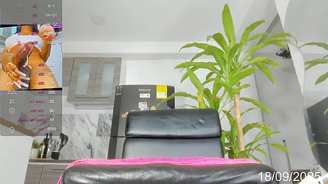 Snapshot of Rose_Dowson22 chatting on September 18, 10:23 pm Rose Dowson22 online show from September 18, 10:23 pm