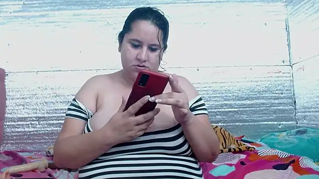 Snapshot of EMILY-NESSA chatting on February 24, 10:25 pm EMILY-NESSA online show from February 24, 10:25 pm