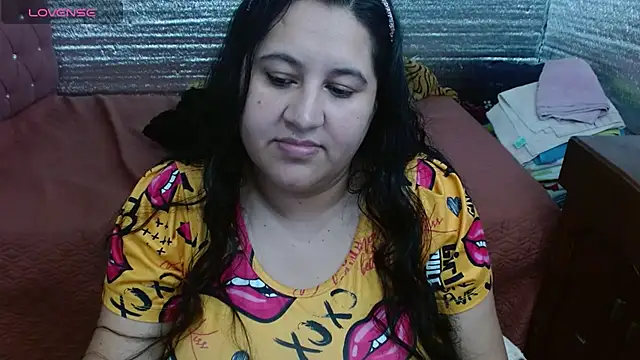 Snapshot of EMILY-NESSA chatting on October 2, 3:19 pm EMILY-NESSA online show from October 2, 3:19 pm